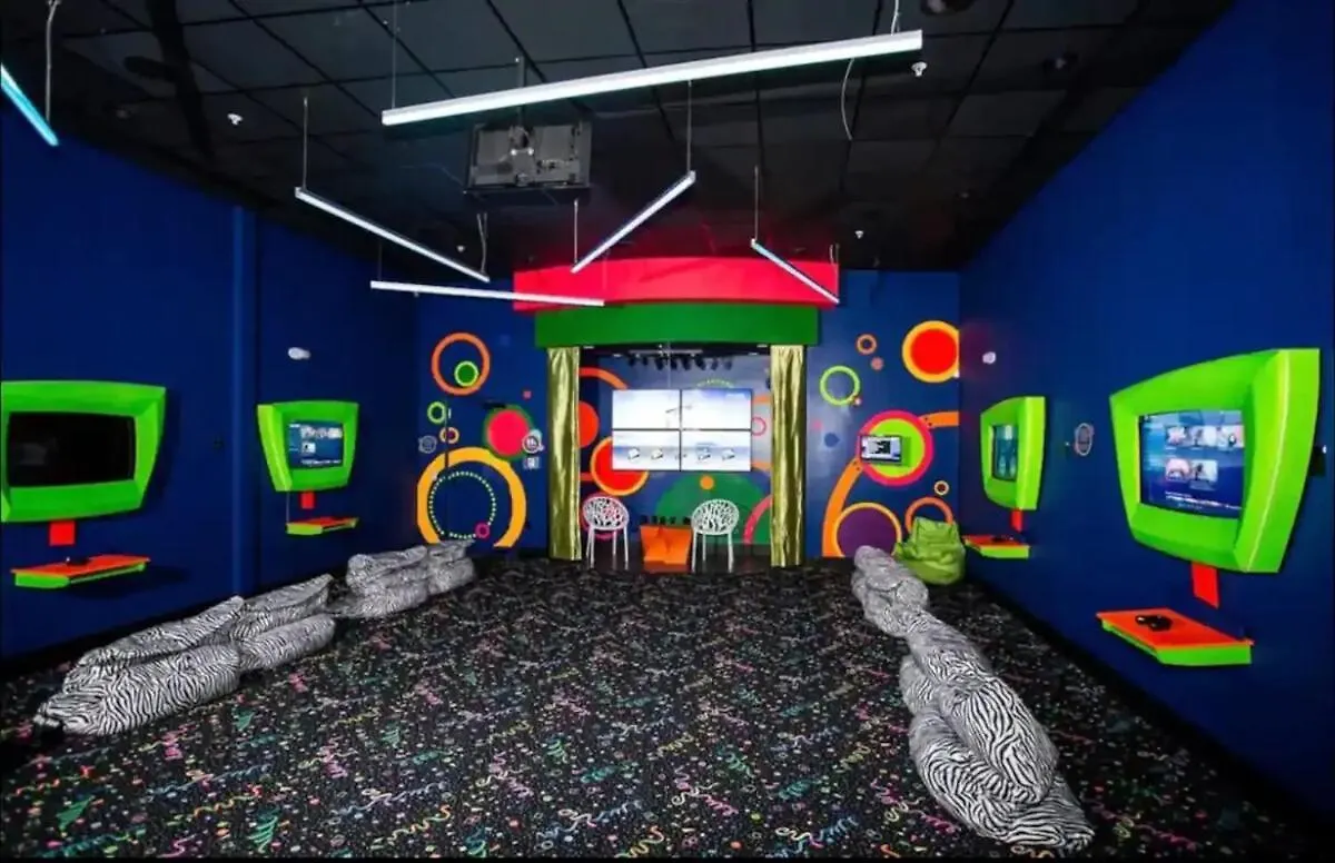 State Of The Art Nirvana By Disney- Poolmini Golf Davenport United States